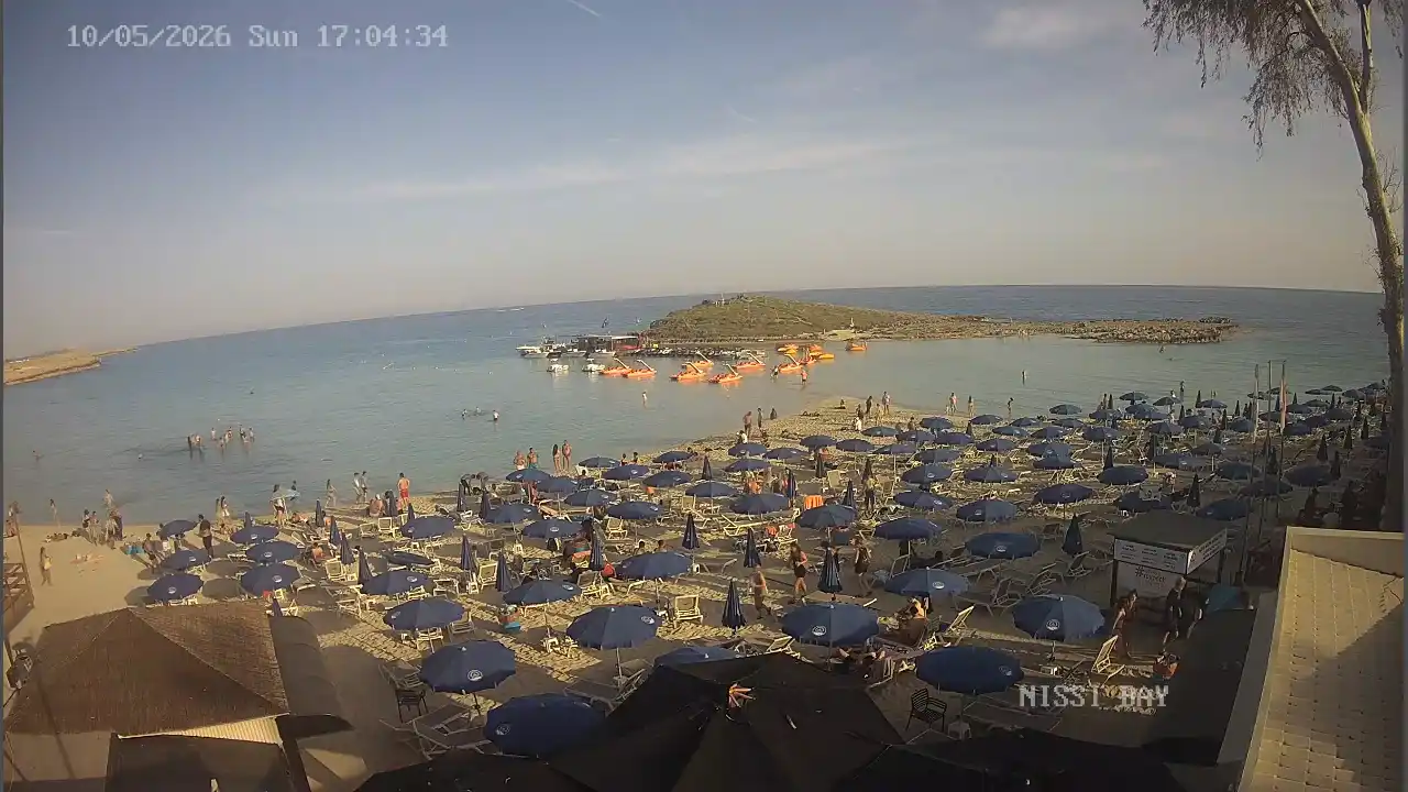 Webcam snapshot from :city — May 10, 2026 15:00