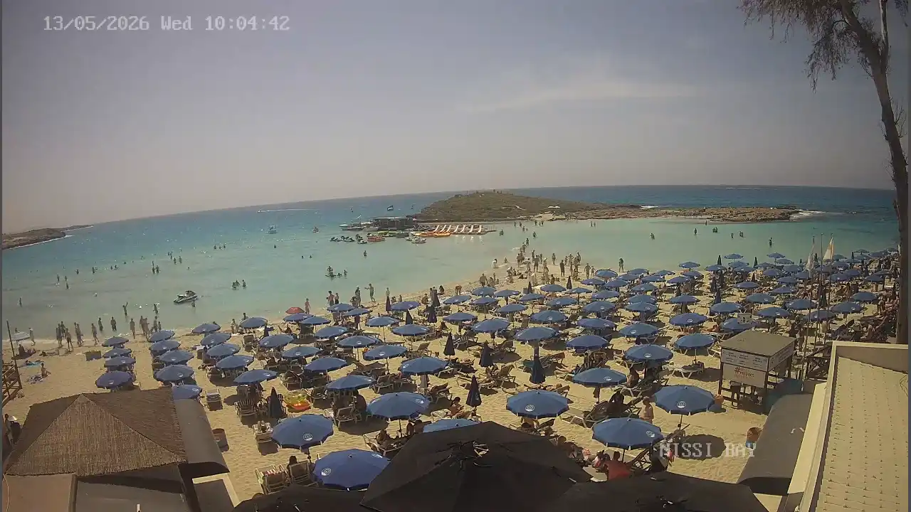 Webcam snapshot from :city — May 13, 2026 08:00