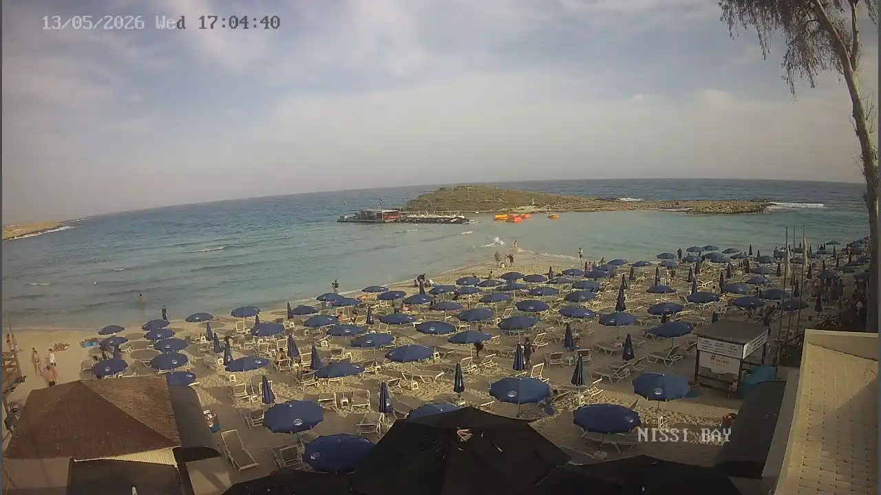 Webcam snapshot from :city — May 13, 2026 15:00