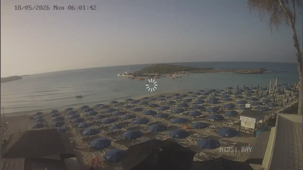 Webcam snapshot from :city — May 18, 2026 05:00