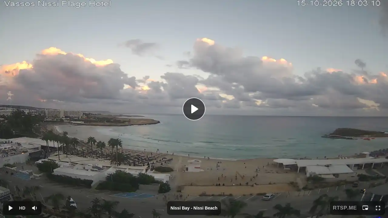 Webcam snapshot from :city — October 15, 2026 15:00